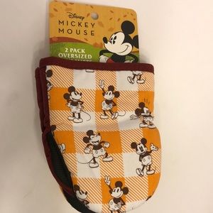 Disney NWT 2pack oversized mini mitts Mickey Mouse